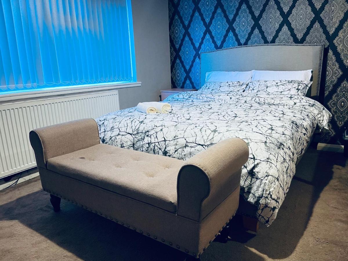 3 Bedroom Holiday House,Close To M6-Express Way To Centre Birmingham Buitenkant foto