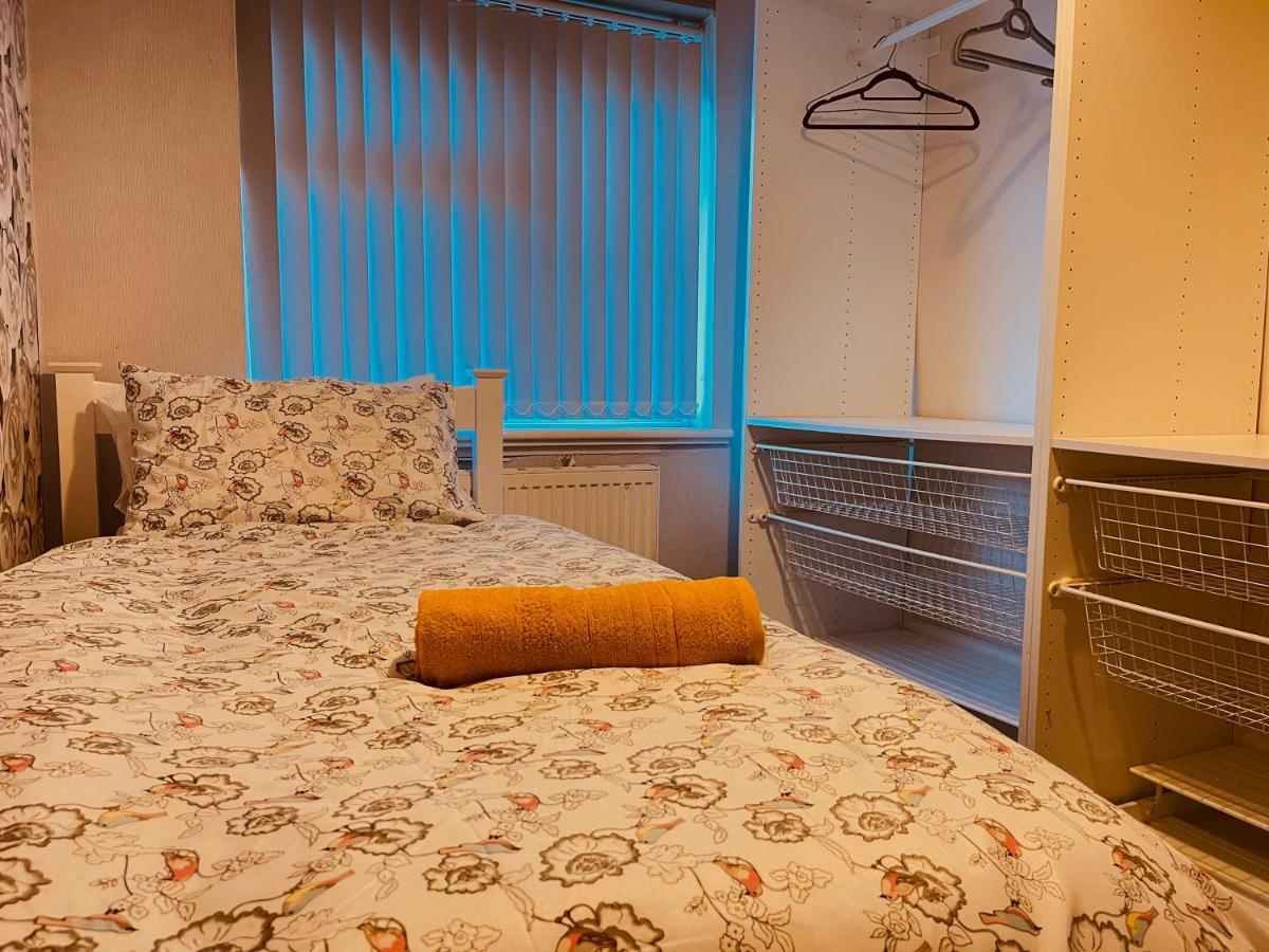 3 Bedroom Holiday House,Close To M6-Express Way To Centre Birmingham Buitenkant foto